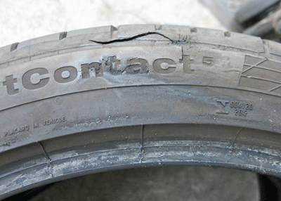ルノー・メガーヌのタイヤ交換　選んだタイヤは、コンチネンタルのスポーツコンタクト5でした