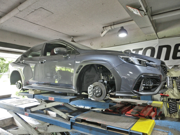 スバル　WRX　S4のキャリパー塗装（刷毛塗り）