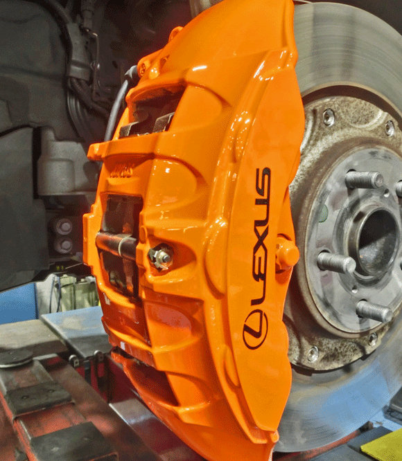レクサス LCのキャリパー塗装　エアーガンによる吹き付け塗装で色はオレンジ色にしてみました　