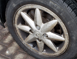 ATEセラミックパッド　低ﾀﾞｽﾄﾌﾞﾚｰｷﾊﾟｯﾄﾞ　ブレーキの汚れが出ない